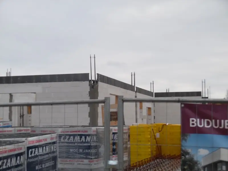 Budowa domu jednorodzinnego – ściany nośne z bloczków w stanie surowym