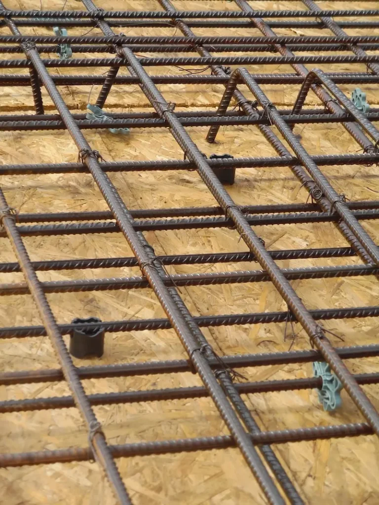 Budowa domu jednorodzinnego – zbrojenie wieńca i stropu w górnej kondygnacji