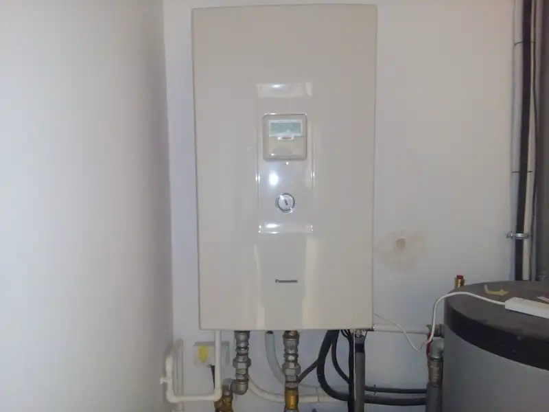 Instalacje w domu jednorodzinnym – dwa zbiorniki buforowe w kotłowni